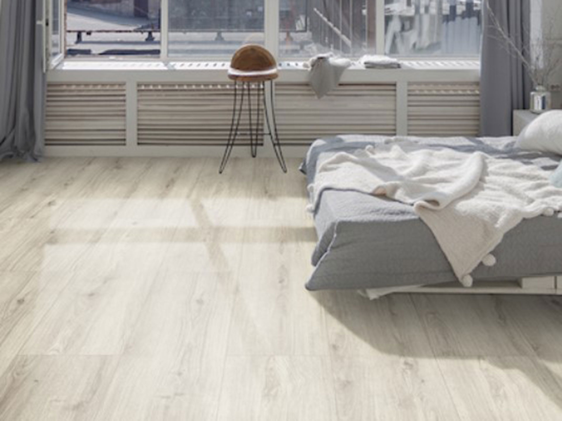 Con-muchas-tablas_coleccion-Classen-Hydroclick-63683-Roble-blanco-grisáceo